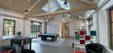 ska Neuenhaus from the inside with pool table, table football and various seating options